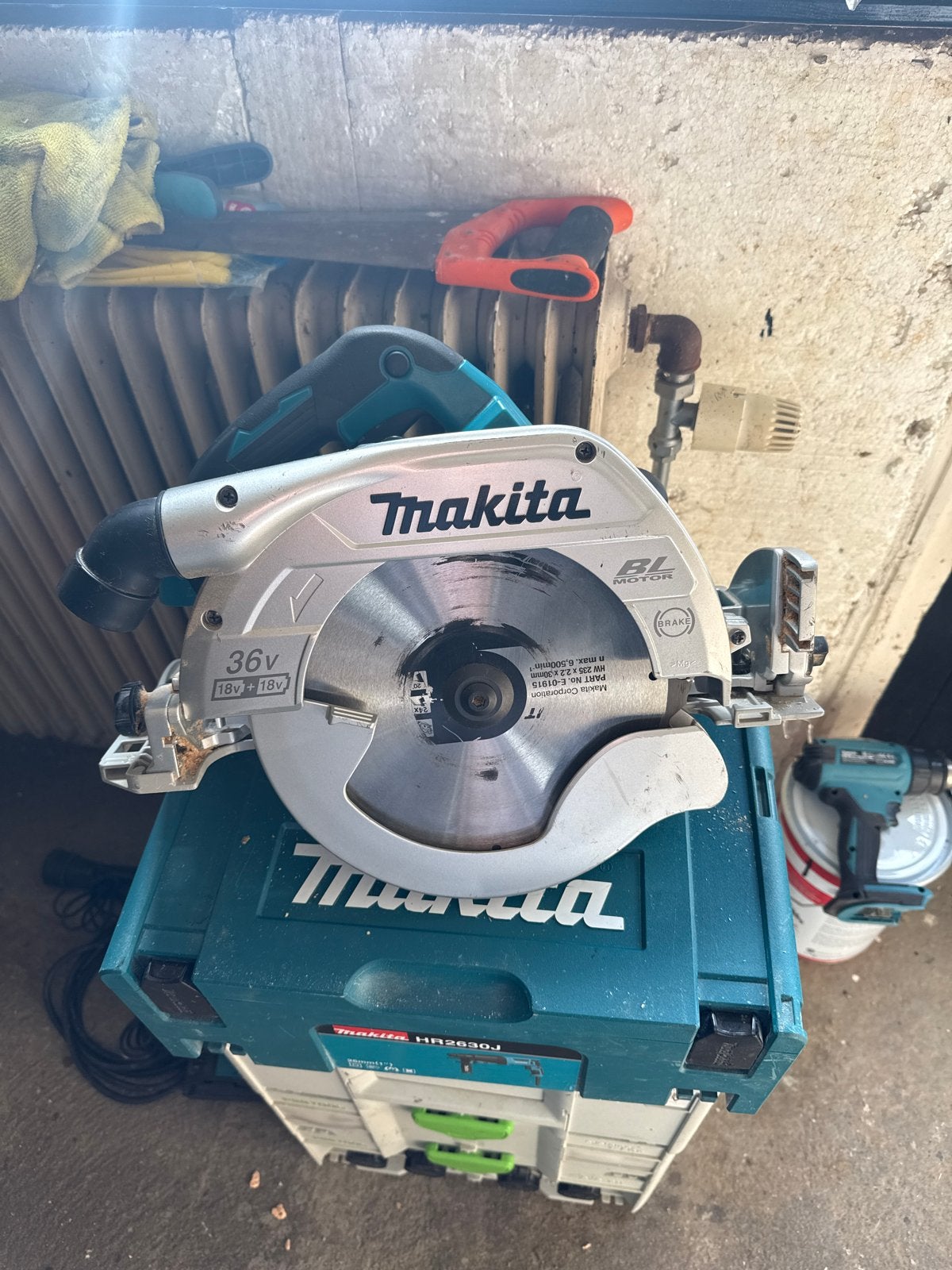 Makita DHS900 Cirkelzaag 36V (2x18V) Brushless, Ophalen, Gebruikt, Cirkelzaag, 70 mm of meer