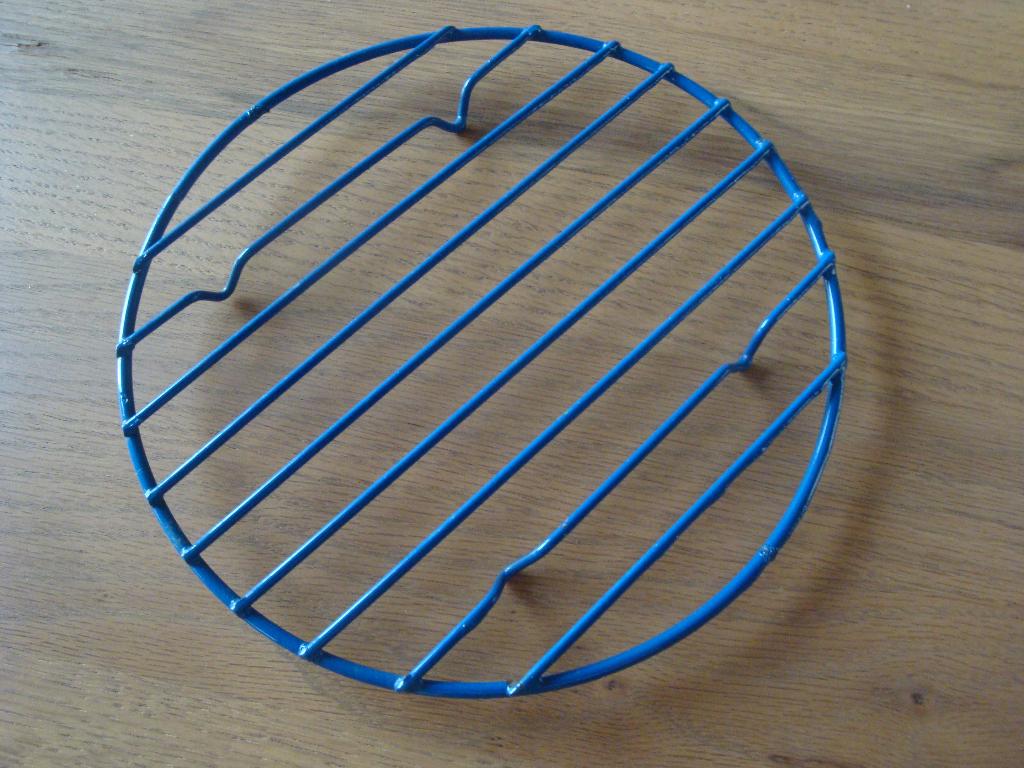 Onderzetter blauw metaal afkoelrekje pannenonderzetter, Ophalen of Verzenden, Zo goed als nieuw, Metaal, Overige typen