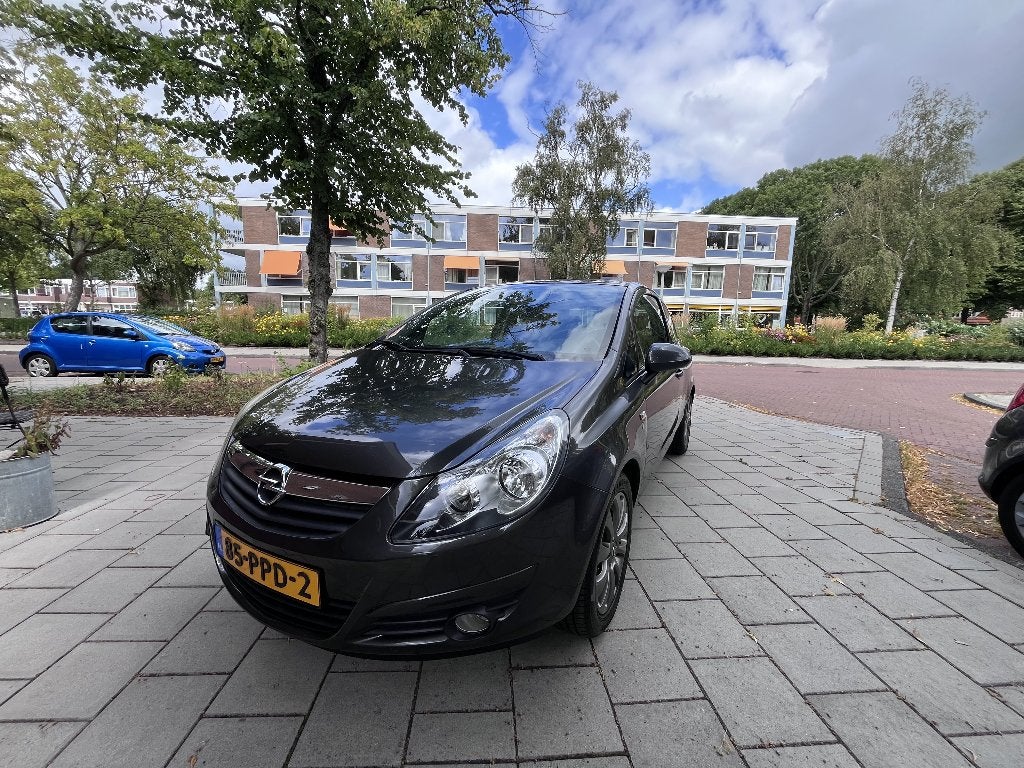 Opel Corsa 1.4 16V 3D 2011 Metalic/Airco/ APK tot 28-02-2027, Auto's, Voorwielaandrijving, Stof, 40 €/maand, 4 cilinders