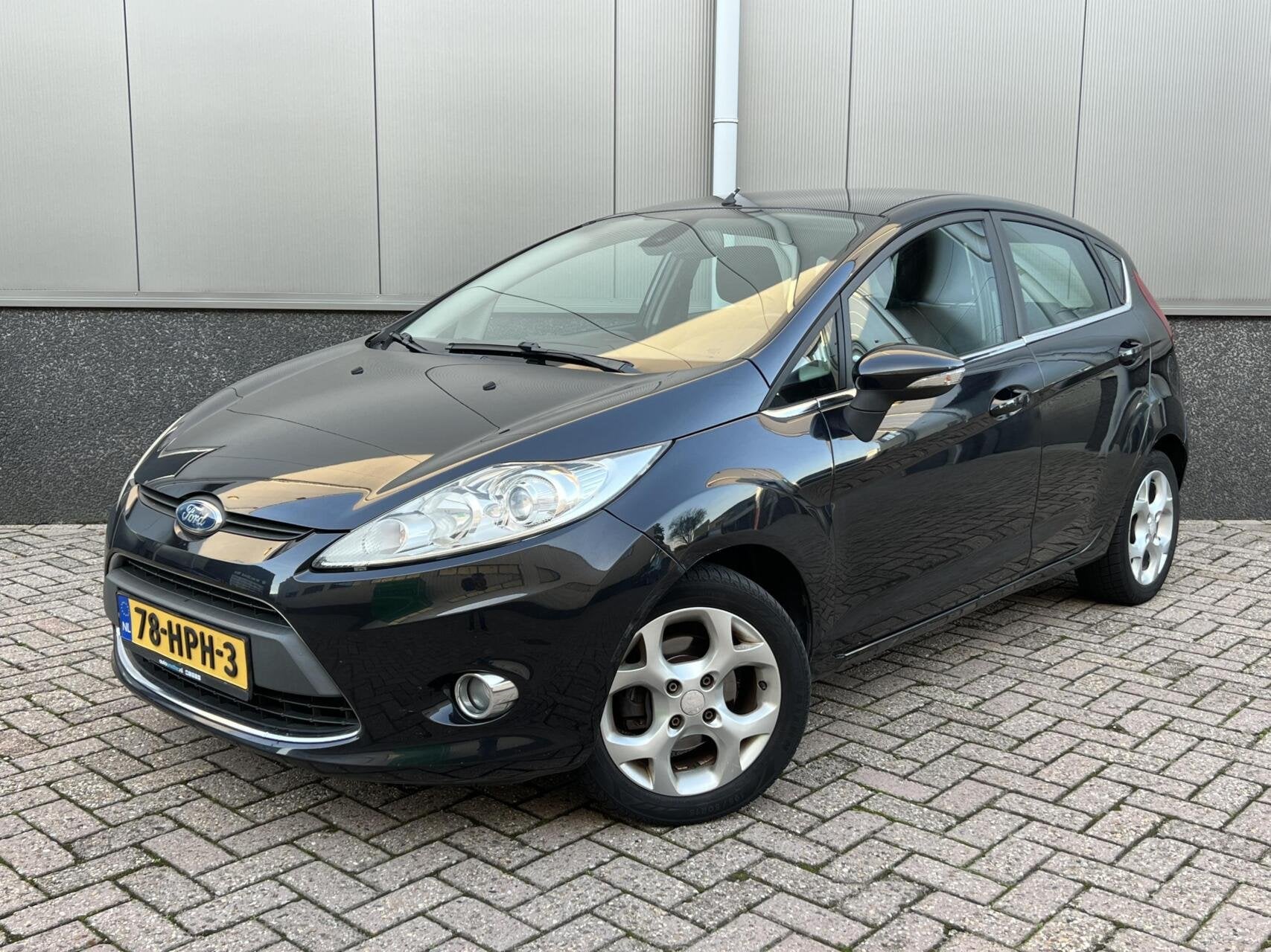 Ford Fiesta 1.25 Titanium Cruise Climate Parksensor NAP, Voorwielaandrijving, 1242 cc, 82 pk, Zwart
