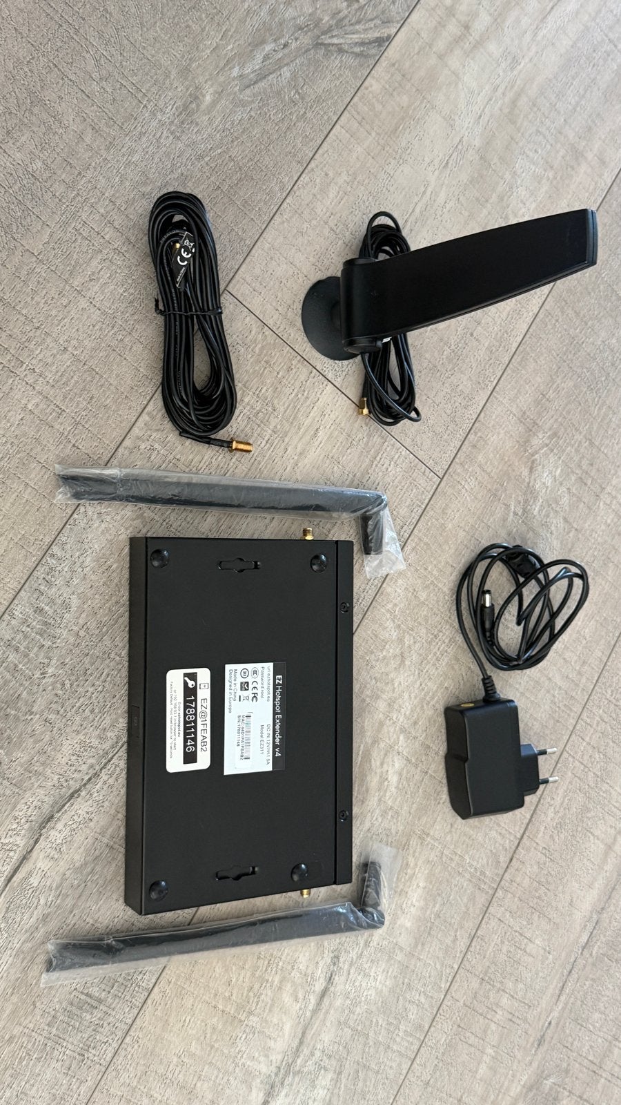 EZ wifi hotspot extender 4G-V4 4G LTE Router met antennes, Ophalen of Verzenden, Zo goed als nieuw, Router
