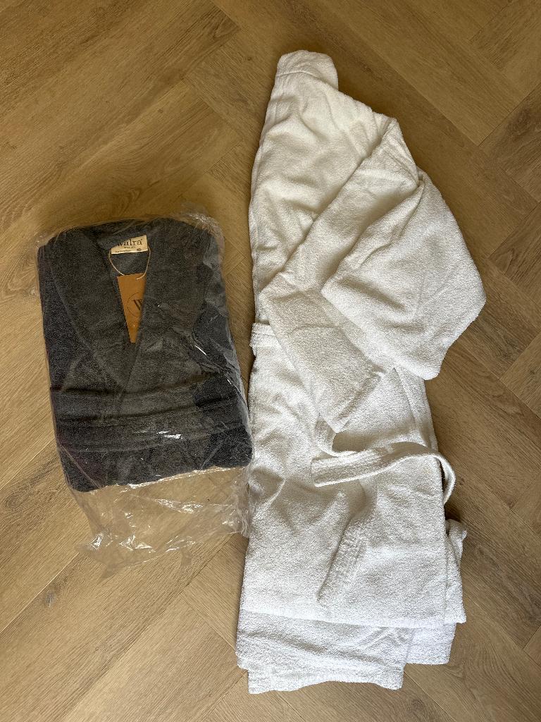 2 Badjassen 1x Walra - 1x overige, Ophalen of Verzenden, Nieuw, Overige kleuren, Overige typen