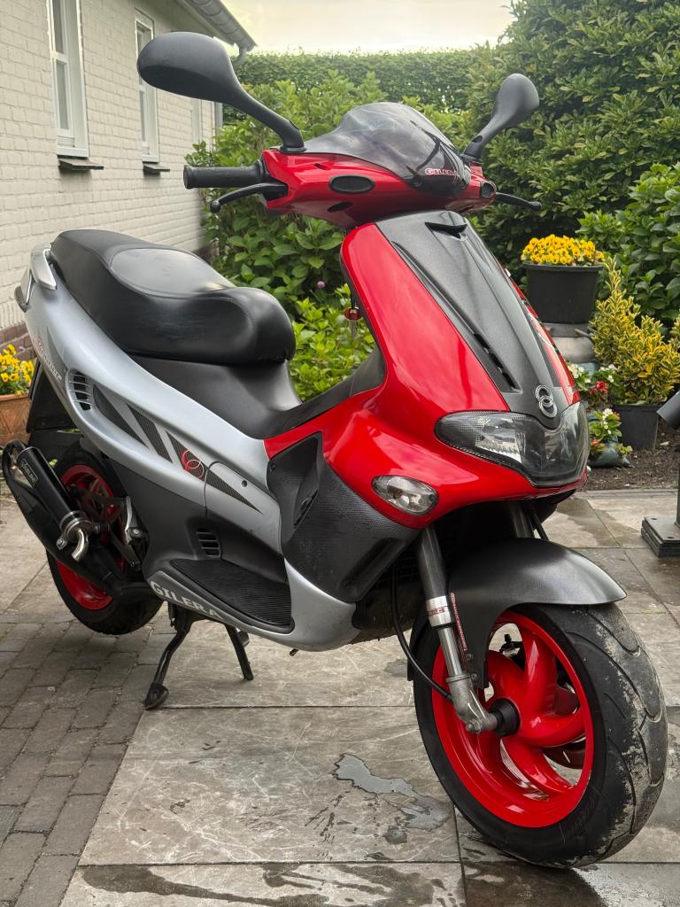 ⭐️Gilera runner sp pro Brom Nederlands kenteken Yasuni R⭐️, Fietsen en Brommers, Scooters | Piaggio, Niet ingevuld, Niet ingevuld