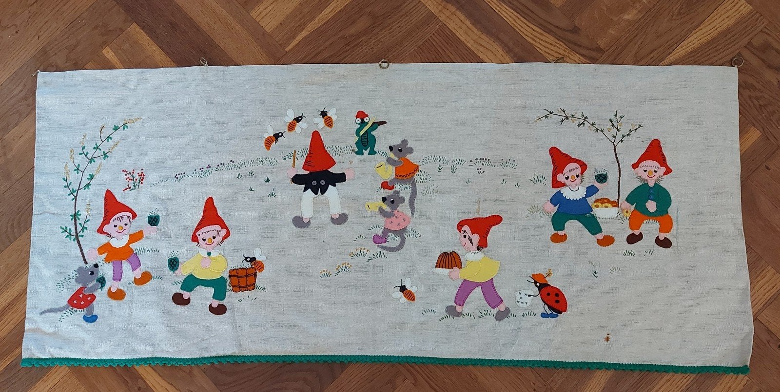 Vintage Retro kinderkamer wandkleed kabouters handwerk, Verzamelen, Ophalen of Verzenden, Huis en Inrichting
