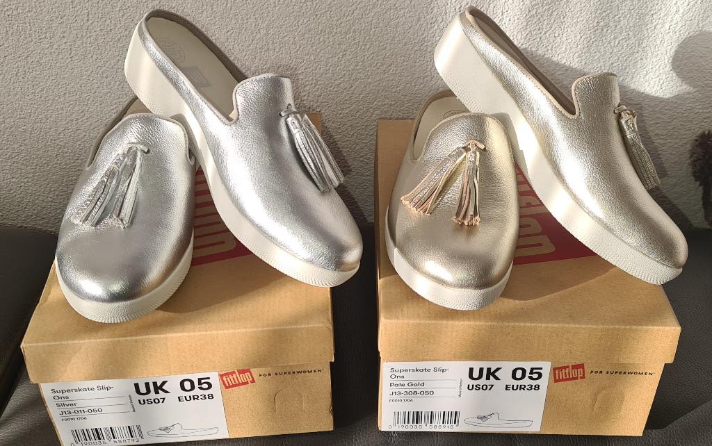 Fitflop Slip ons in de kleuren pale gold en Silver - Nieuw !, Ophalen, Overige kleuren, Instappers, Nieuw