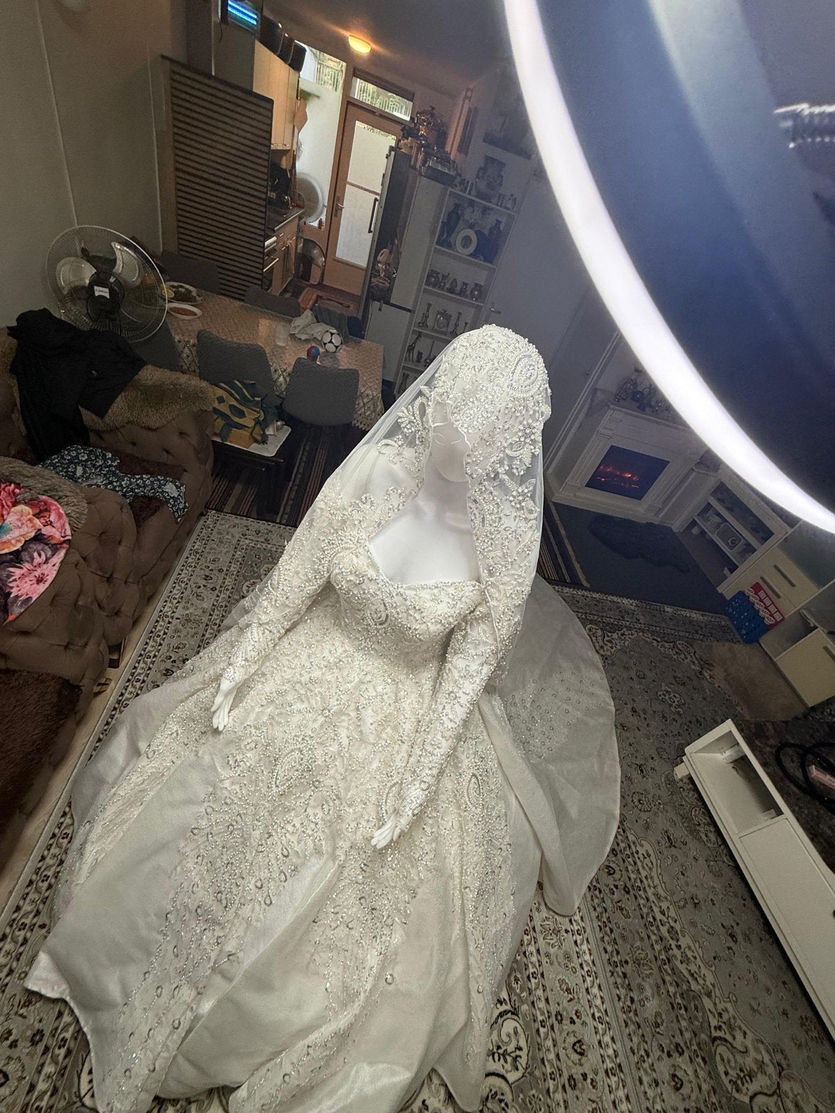 Prachtige Trouwjurk met Lange Mouwen en Sluier, Kleding | Dames, Trouwkleding en Trouwaccessoires, Ophalen of Verzenden, Zo goed als nieuw