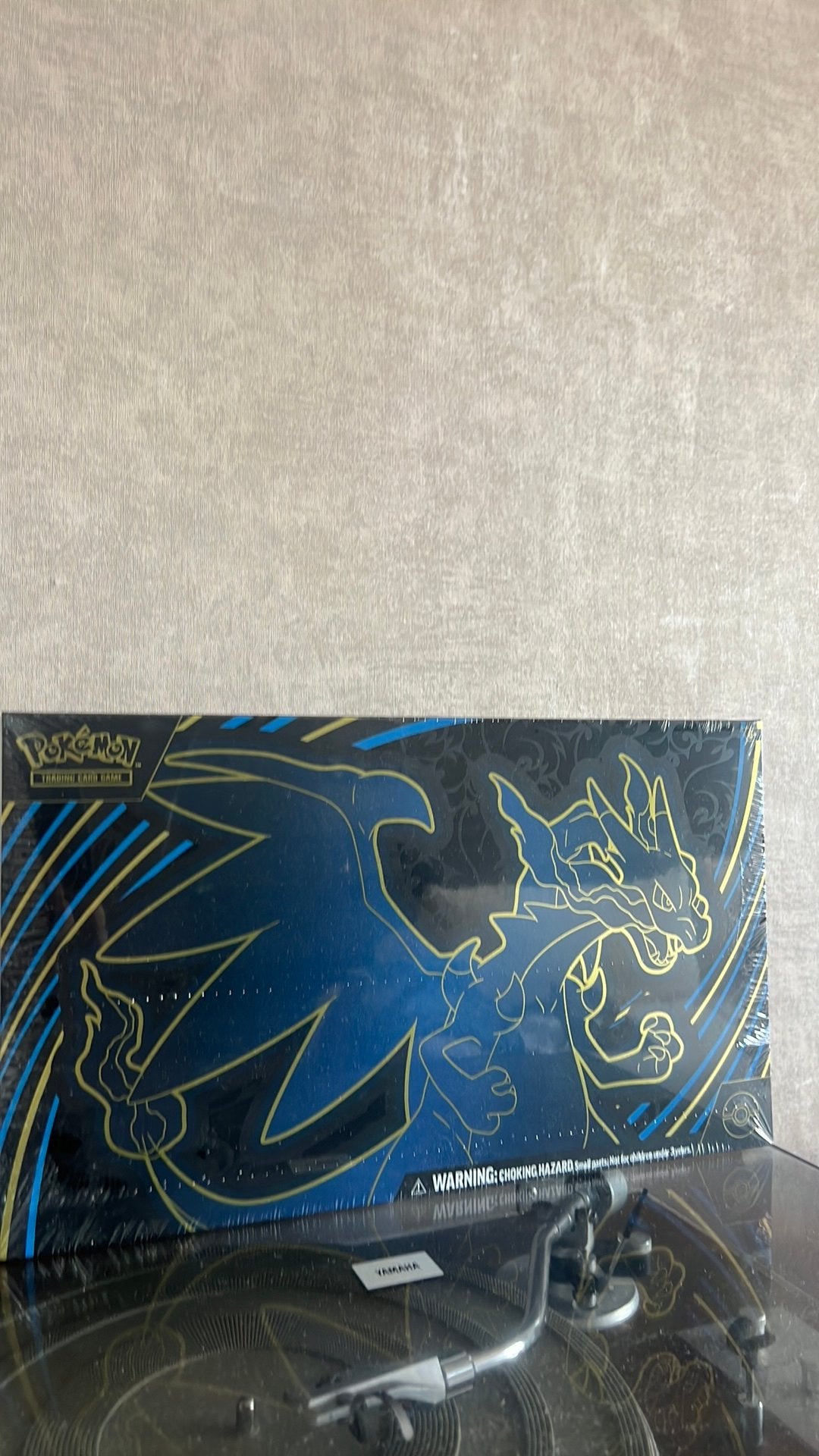 Mega Charizard EX ultra premium collection, Ophalen of Verzenden, Zo goed als nieuw