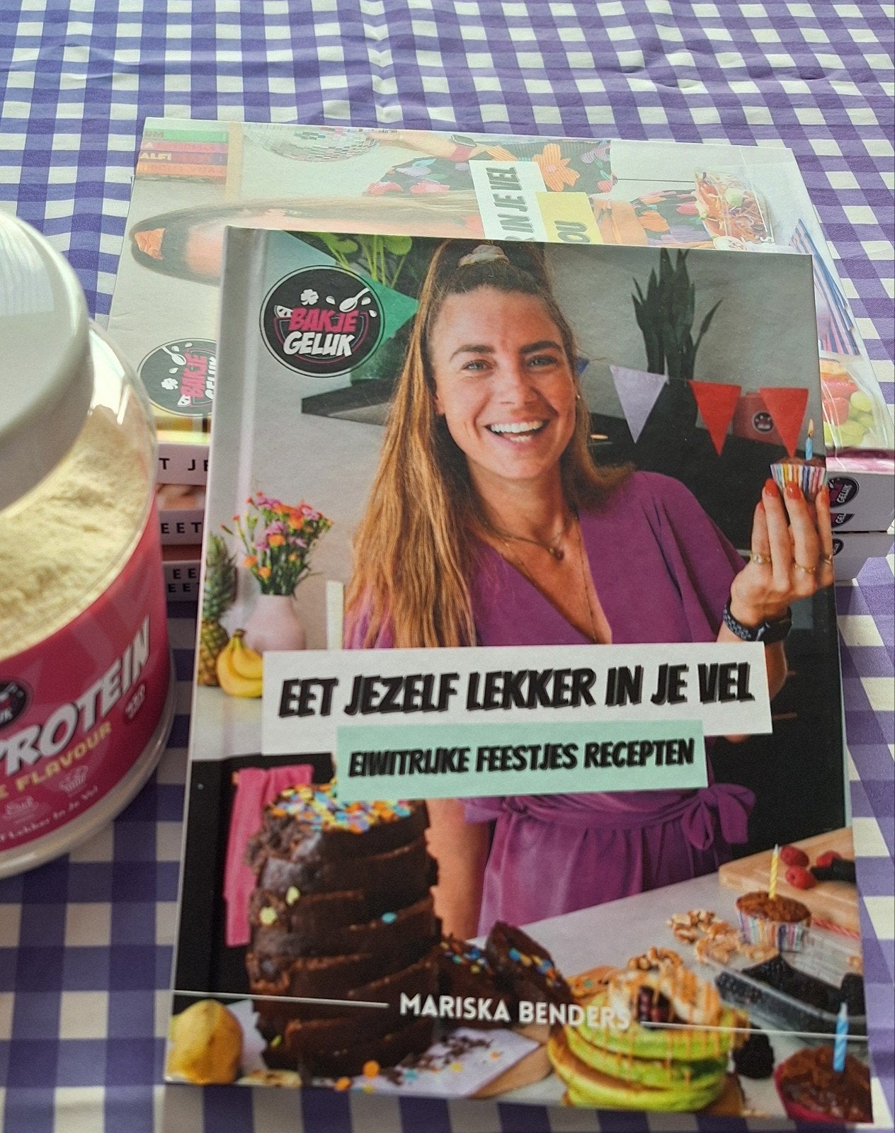 Eet Jezelf Lekker in Je Vel - Eiwitrijke Feestjes Recepten, Mariska Benders, Gezond koken, Ophalen of Verzenden, Zo goed als nieuw