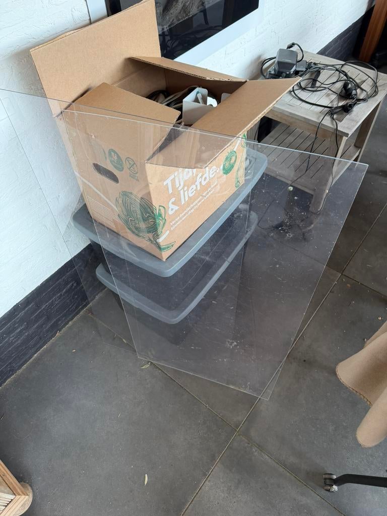 Plexiglas platen 50 x 100 2 stuks 2mm dik, Doe-het-zelf en Verbouw, Tegels, Ophalen, Minder dan 20 cm, Zo goed als nieuw, Minder dan 5 m²