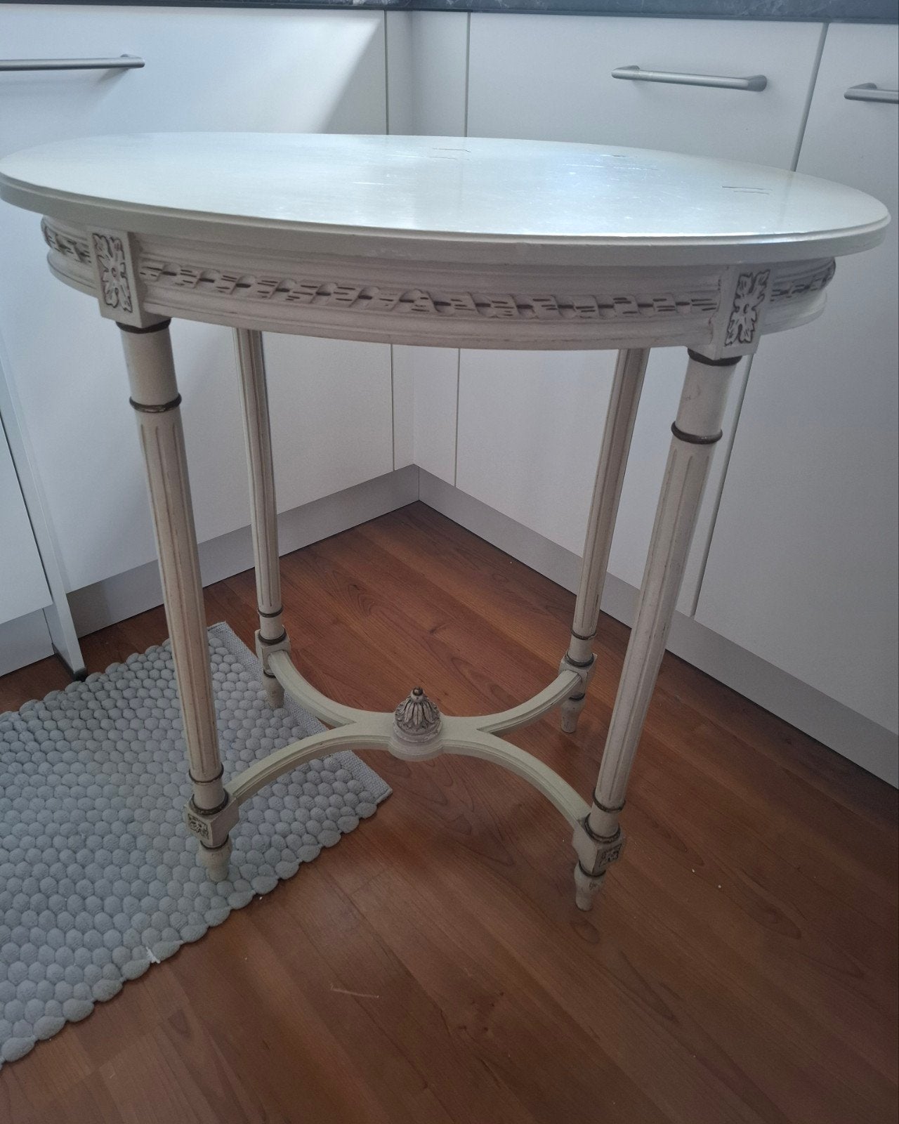 Prachtig hoog tafeltje Brocante ovaal, Huis en Inrichting, Tafels | Sidetables, Ophalen, Gebruikt, 25 tot 50 cm, Ovaal