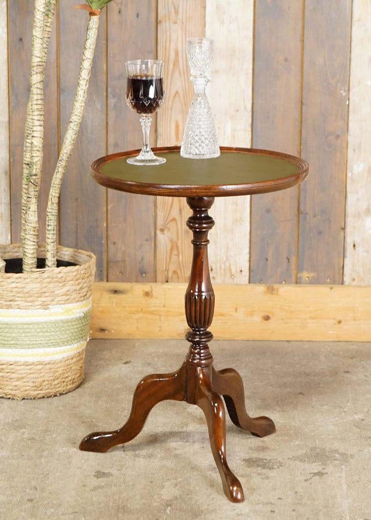 Oud brocante houten wijntafeltje met groen kunstlederen blad, Ophalen of Verzenden