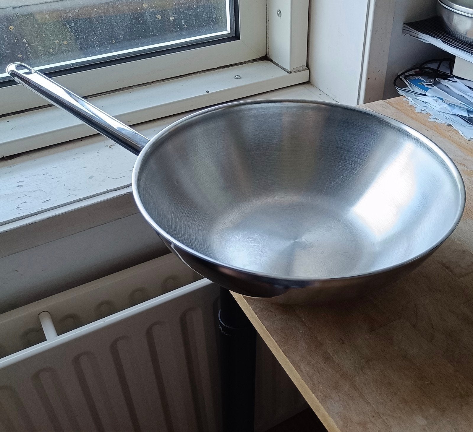 Demeyere Apollo 7 wok 30 cm, Huis en Inrichting, Keuken | Potten en Pannen, Gebruikt, Ophalen of Verzenden, Rvs, Keramische plaat