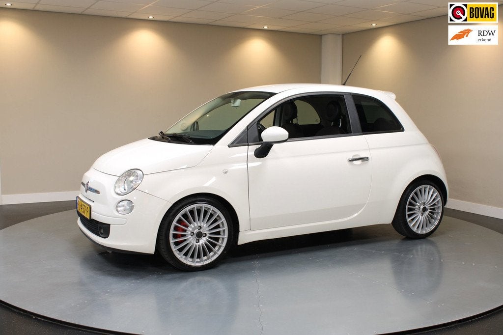Fiat 500 1.4-16V Sport 100Pk! *Distr.riem VV* 17'' Velgen|Ha, Auto's, Voorwielaandrijving, 101 pk, Gebruikt, 31 €/maand