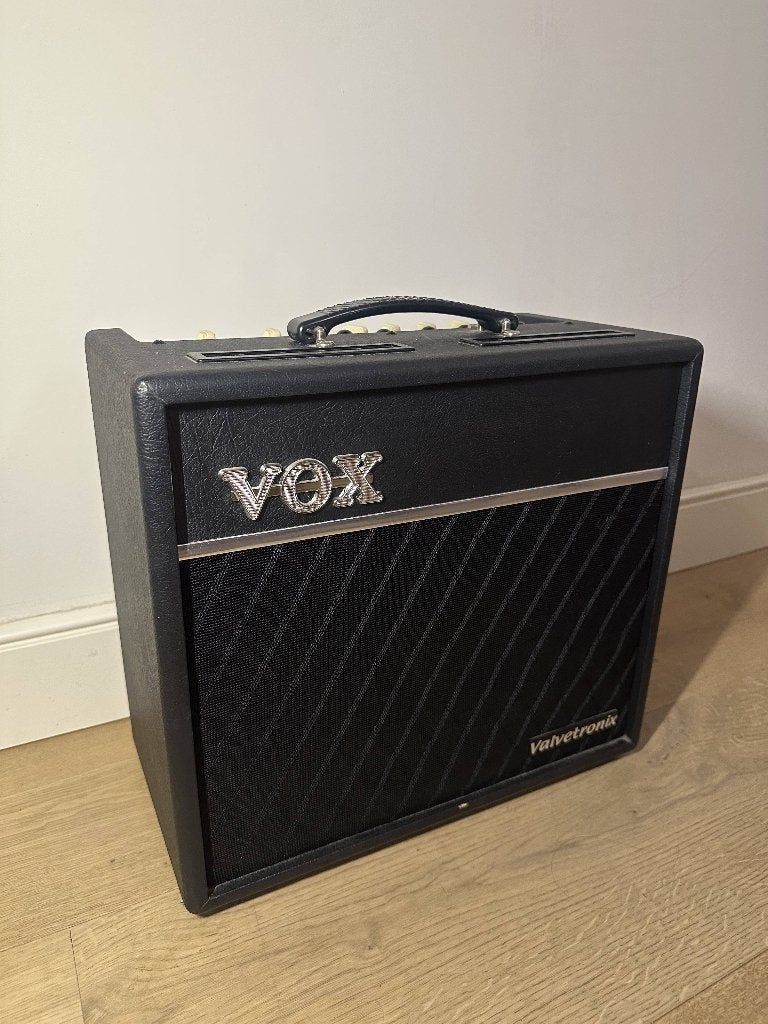 Foto 2 van VOX Valvetronix VT40+ gitaarversterker – 40W modeling amp