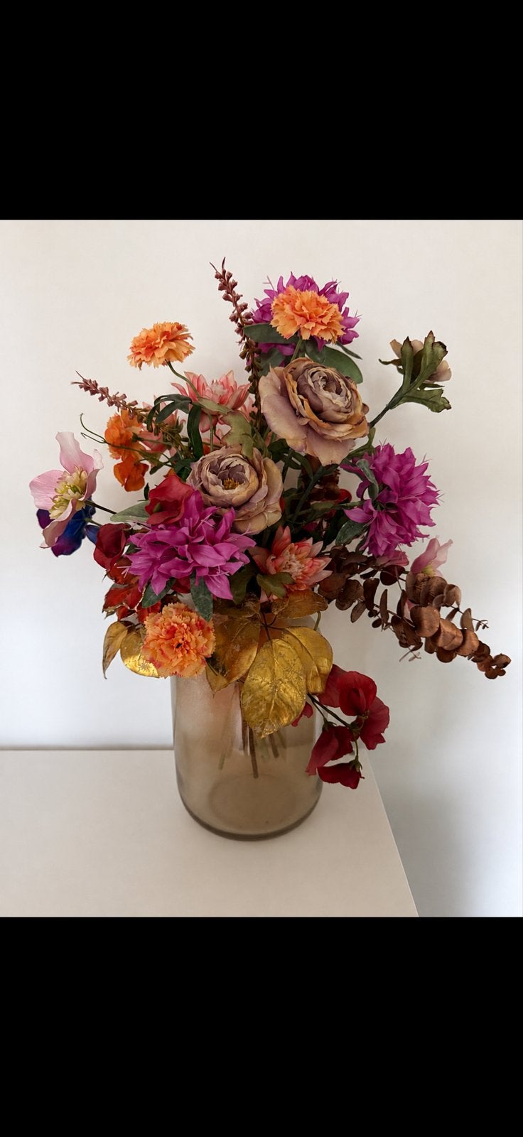 Prachtige kunstbloemen in glazen vaas, Meerkleurig, Inclusief decoratie, Ophalen of Verzenden, Glas