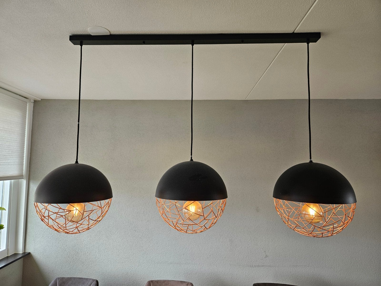 Moderne eettafellamp met zwarte bollen en koper effect rek, Ophalen, Zo goed als nieuw, Metaal, Modern, Industrieel