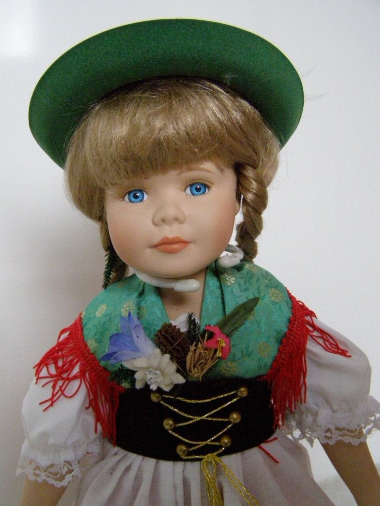 Schneider Folklore Collection ; model Bayern Mádchen, Ophalen of Verzenden, Zo goed als nieuw, Pop