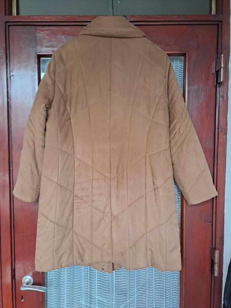 Bruine lange winterjas maat 42 C&A, Bruin, Maat 42/44 (L), Ophalen of Verzenden, Zo goed als nieuw