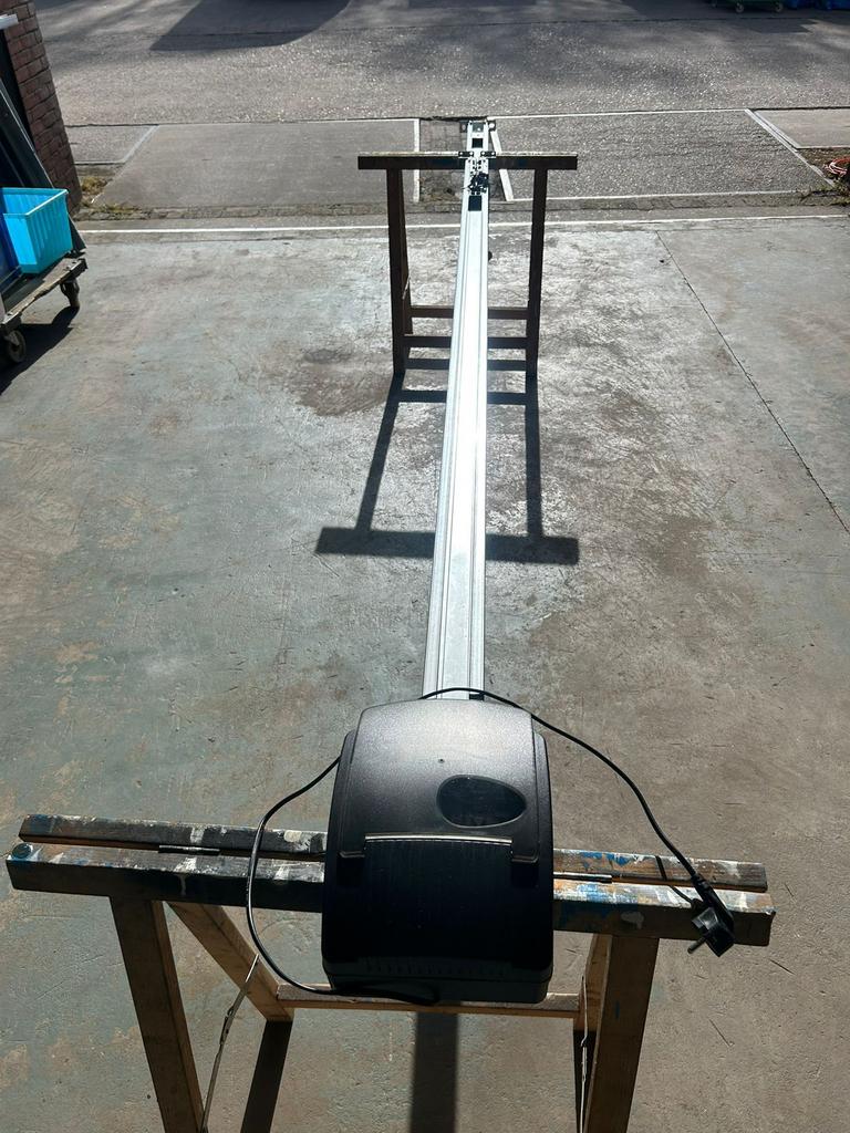 Garage deur opener vsa run 601 nieuw, Ophalen of Verzenden, 120 cm of meer, 215 cm of meer, Garagedeur
