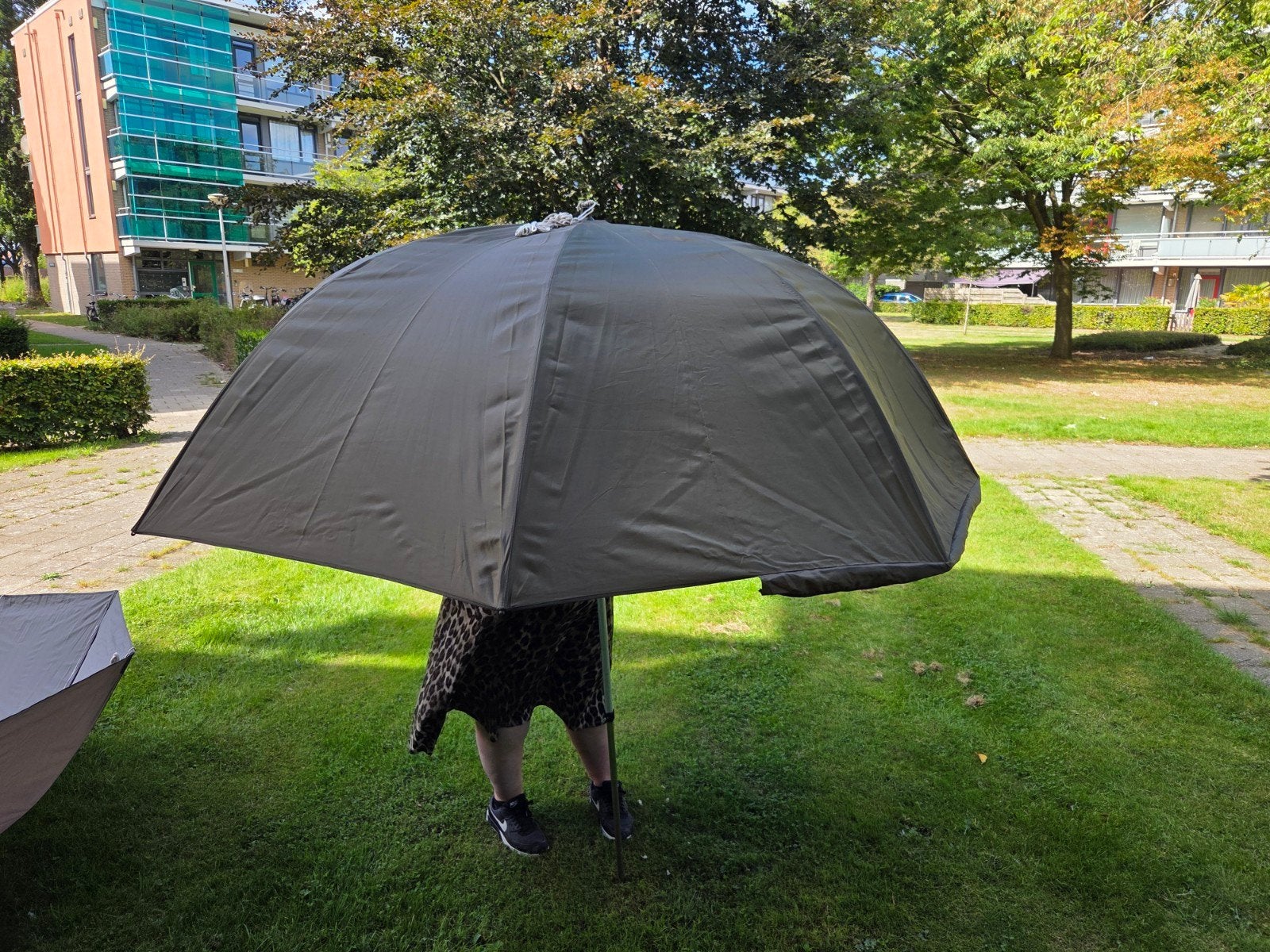 2 parasols en een buiten hokje om droog te zitten, Tuin en Terras, Ophalen, Gebruikt, Overige typen, 2 tot 3 meter