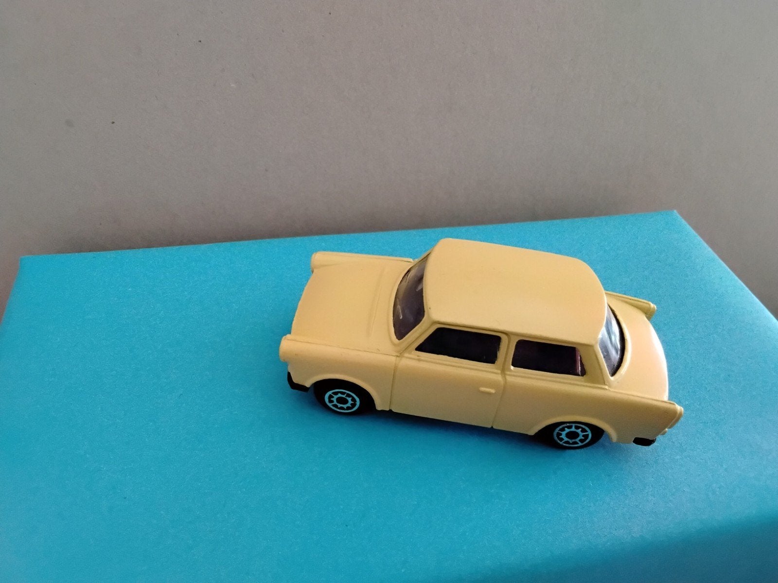 MAISTO    TRABANT   601, Ophalen of Verzenden, Auto
