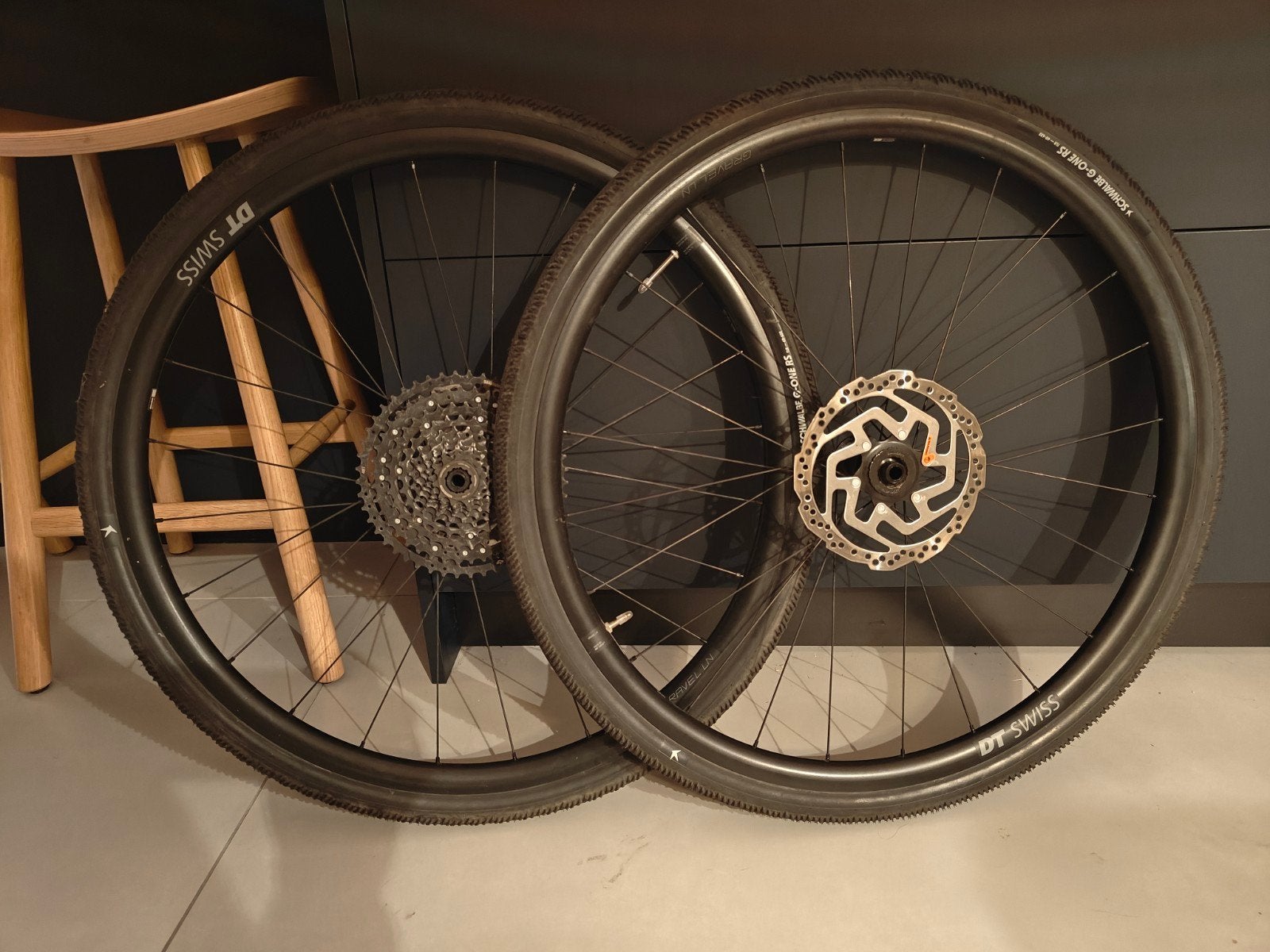 DT Swiss G 1800 Spline wielen met banden en Shimano cassette, Fietsen en Brommers, Wiel, DT Swiss, Ophalen of Verzenden, Zo goed als nieuw