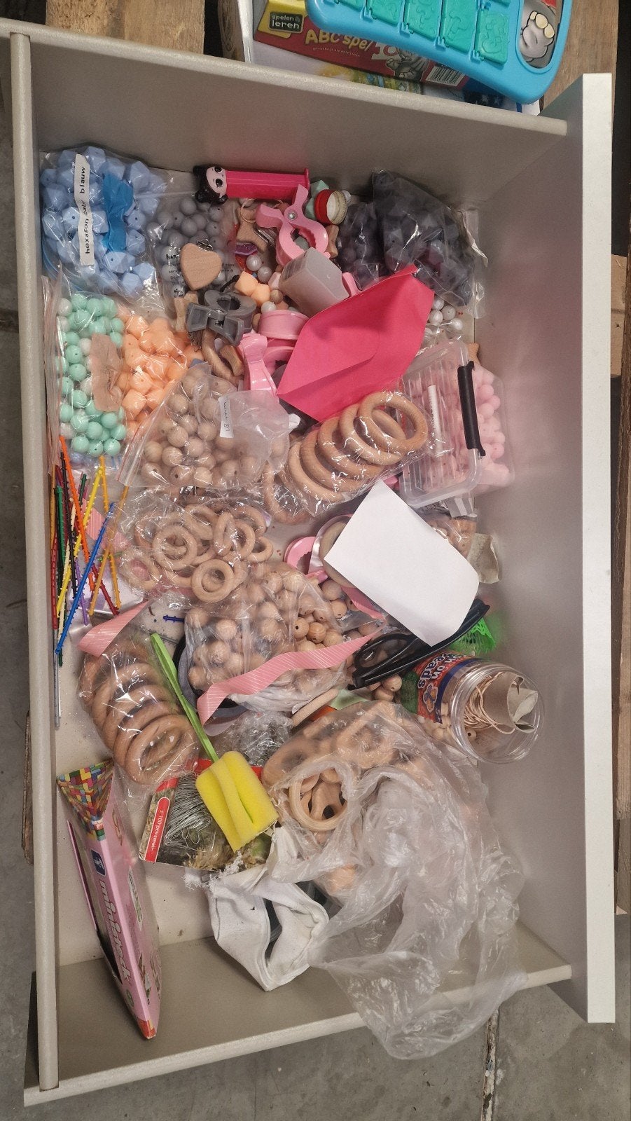Grote partij kralen en knutselbenodigdheden, Ophalen of Verzenden, Gebruikt, Kraal