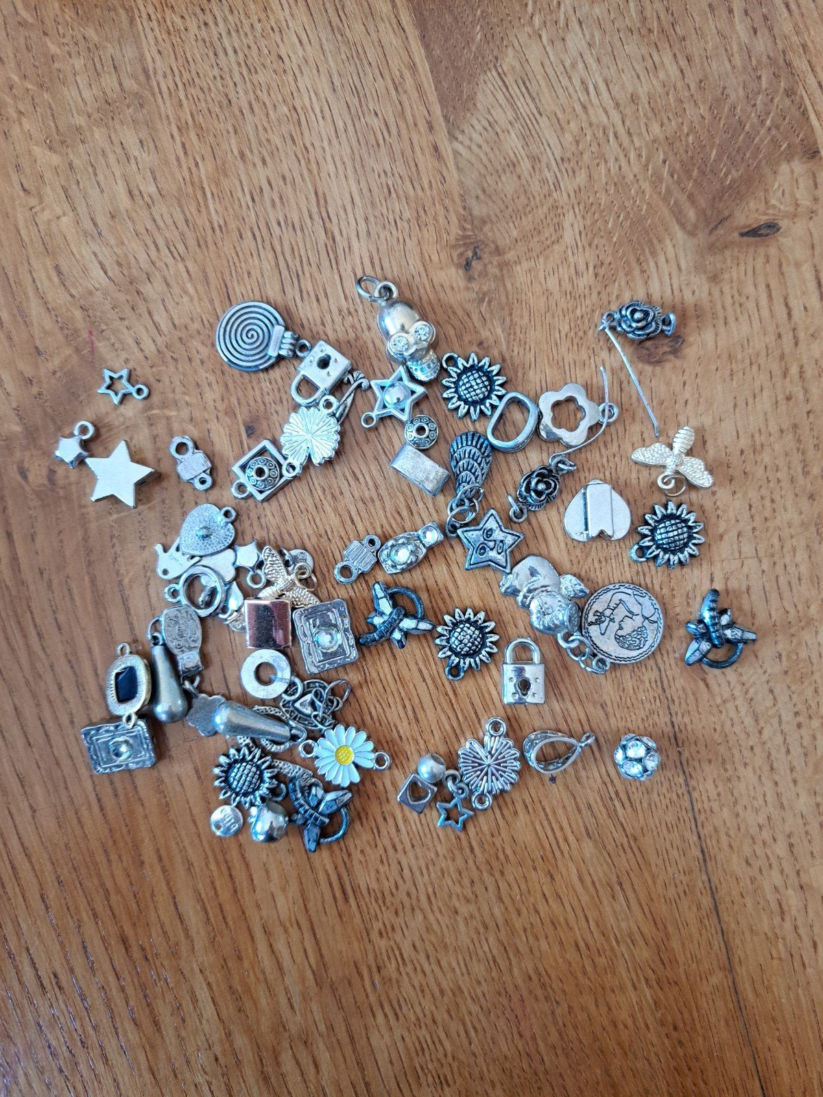 Diverse bedels voor sieraden - Zilverkleurig, Overige merken, Gebruikt, Ophalen of Verzenden, 4 bedels of meer