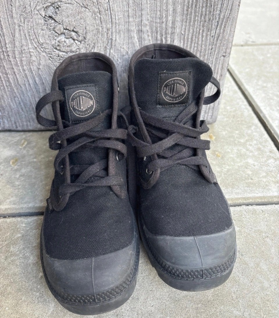 Palladium boots maat 42 (valt als 40) - Nieuwstaat, Ophalen of Verzenden, Zo goed als nieuw, Zwart, Lage of Enkellaarzen