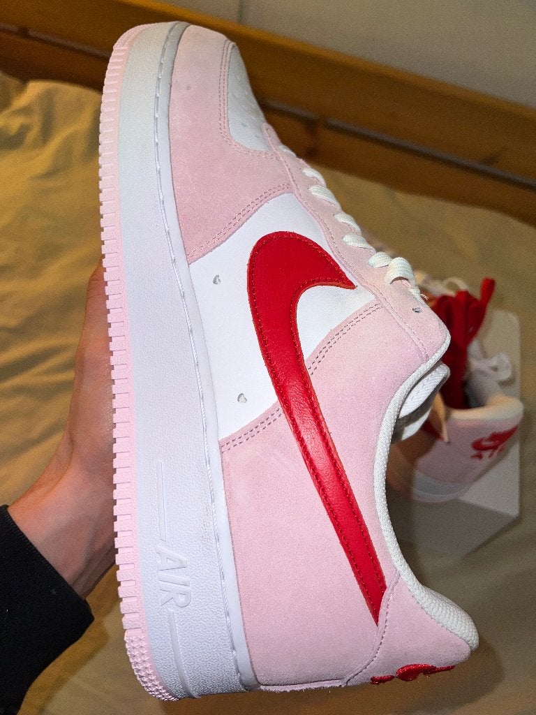 Nike Air Force 1 Valentine's Day Love Letter (US14 EU 48,5), Nieuw, Ophalen of Verzenden, Sneakers of Gympen, Nike Air Force