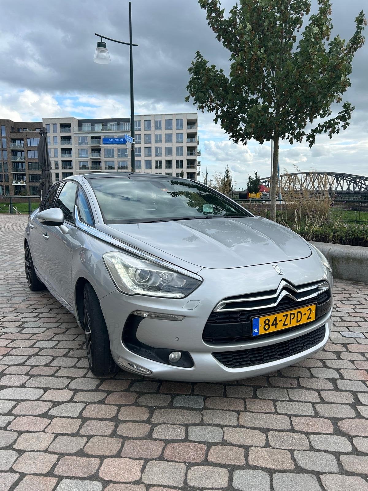 Citroën DS5 1.6 THP 115KW AUT 2012 Grijs, Auto's, Zwart, 75 €/maand, Particulier, 1395 kg