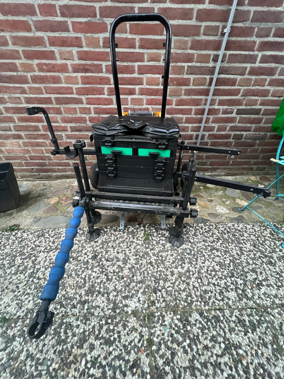 Viskoffer stoel met steekwagen en opberglades en hengelsteun, Ophalen of Verzenden, Gebruikt, Koffer of Tas