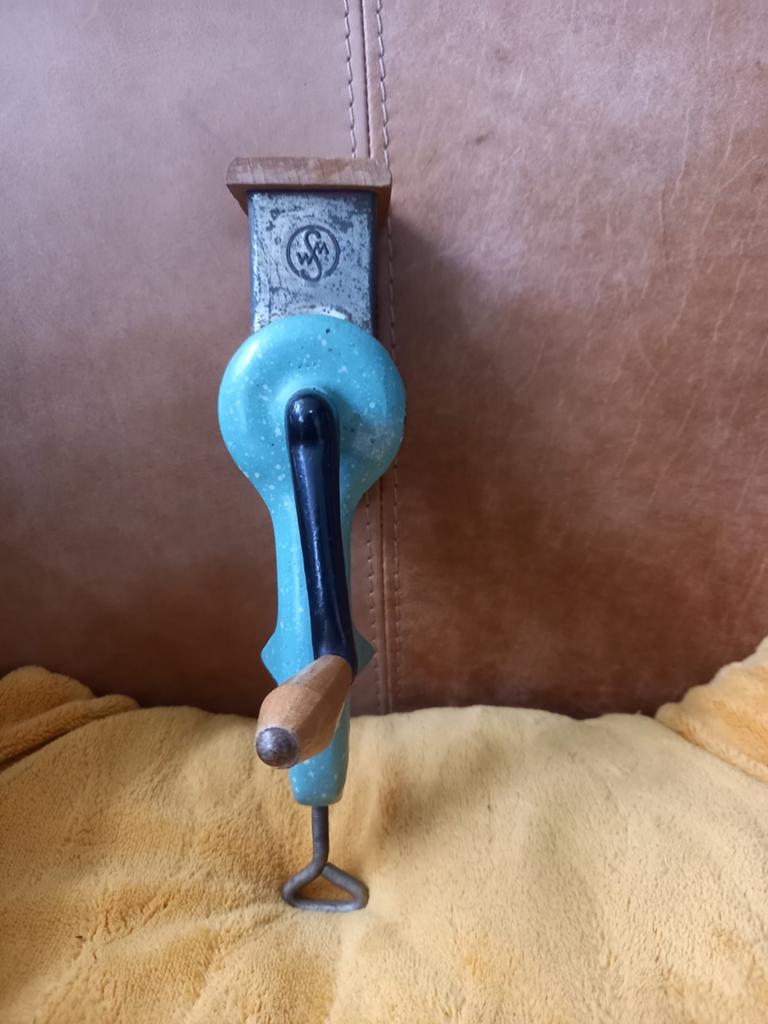 Vintage nootmuskaatmolen - Handbediend, Ophalen of Verzenden