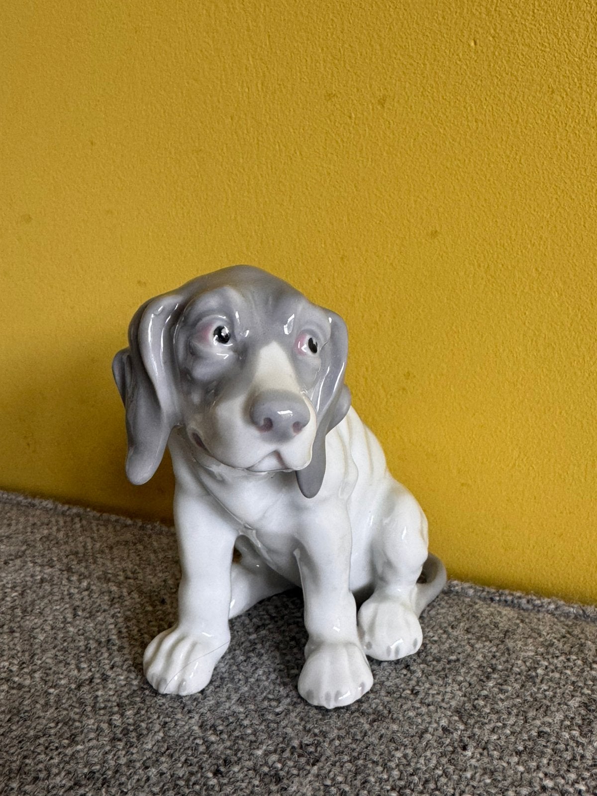 Beagle pup - porselein - Heubach - 1ste kwart 19de eeuw, Ophalen of Verzenden