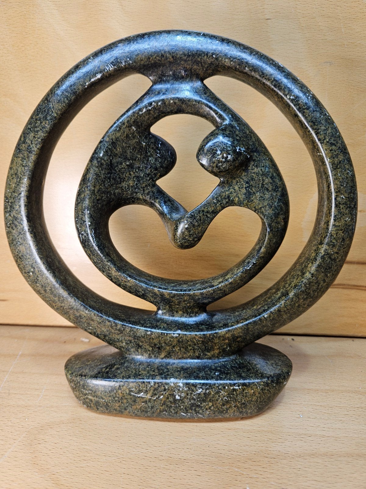 Zimbabwean 'Circle of Love' sculptuur, natuursteen, Groep mensen, Ophalen of Verzenden, Handgemaakt, 20 - 50 cm
