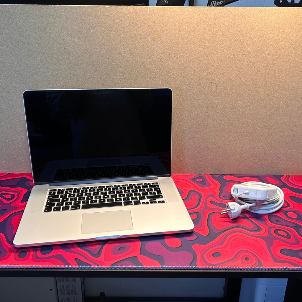 Macbook Pro Mid 2015 met Nieuwe batterij, 2 tot 3 Ghz, 512 GB, Zo goed als nieuw, 16 GB