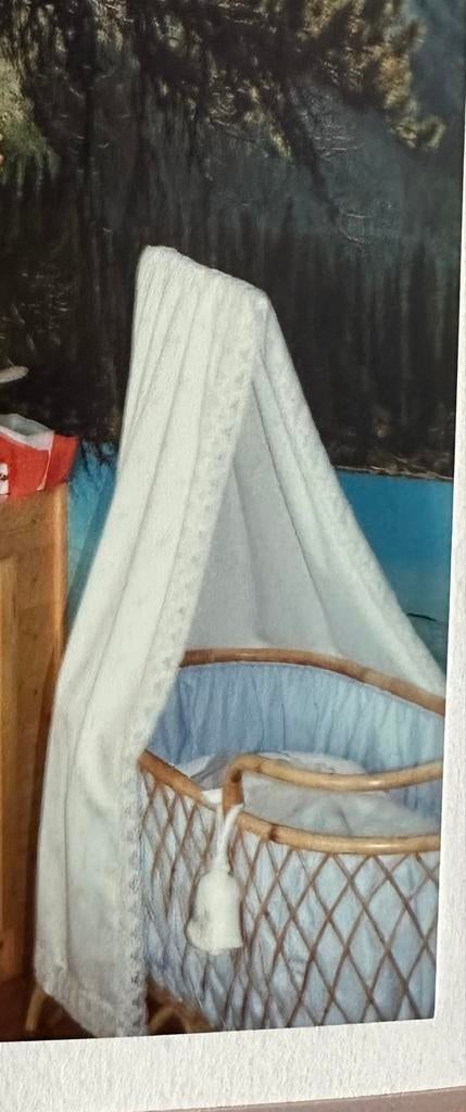 Vintage rotan wieg met hemeltje, Kinderen en Baby's, Babywiegjes en Ledikanten, Ophalen, Gebruikt, Wieg