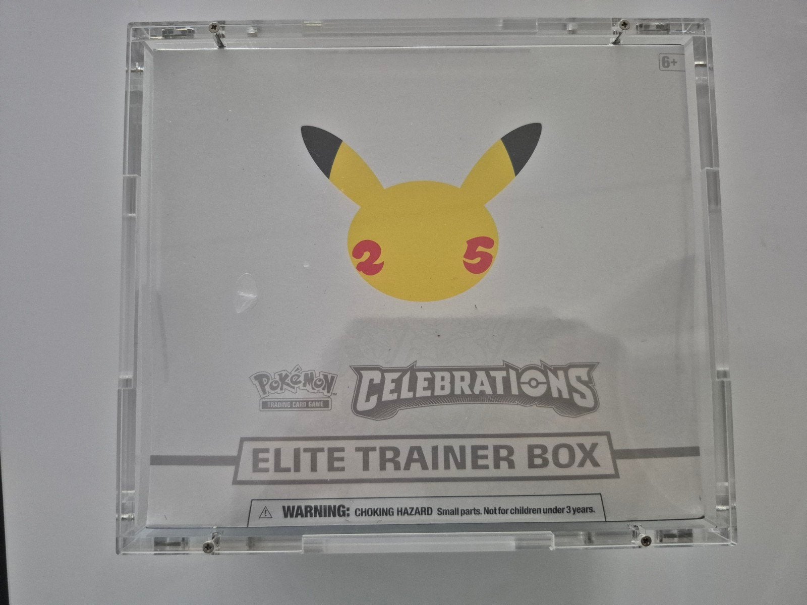 25 Celebrations Elite Trainer Box (ETB) - Sealed, Ophalen of Verzenden, Nieuw, Boosterbox