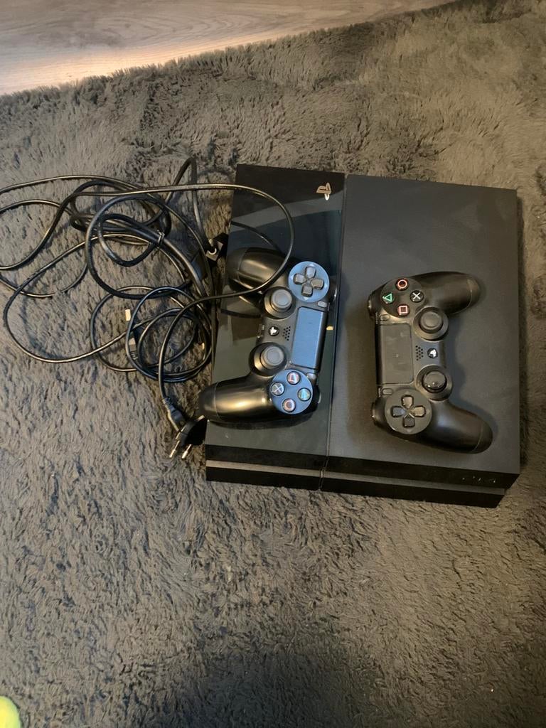 Ps4 verkopen., Spelcomputers en Games, Spelcomputers | Sony PlayStation 4, Ophalen, Zo goed als nieuw, Met 2 controllers, Slim