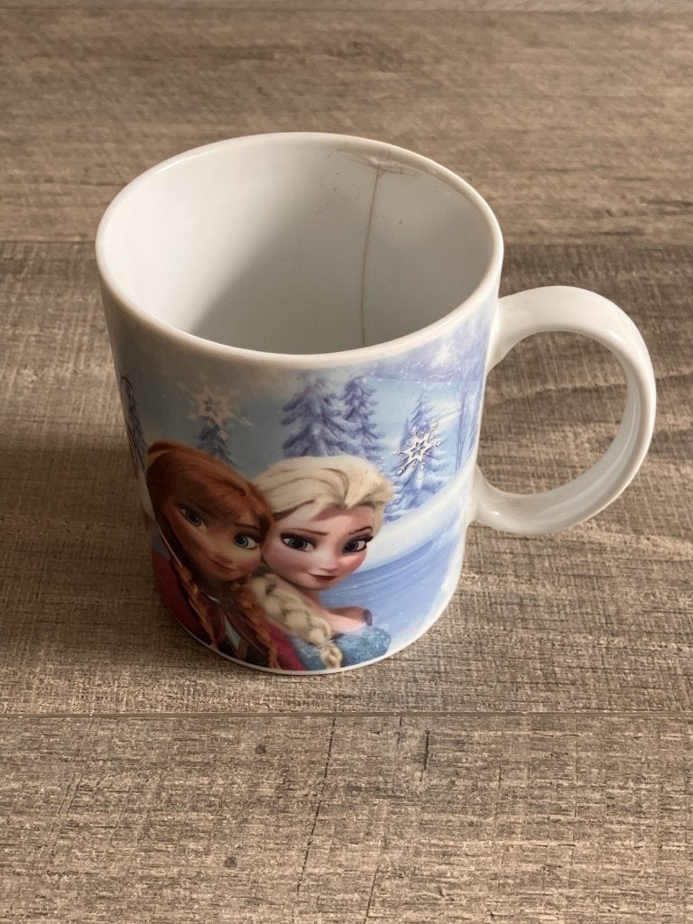 Disney frozen aardewerk mok, Ophalen of Verzenden, Zo goed als nieuw, Overige stijlen, Kop(pen) en/of Schotel(s)