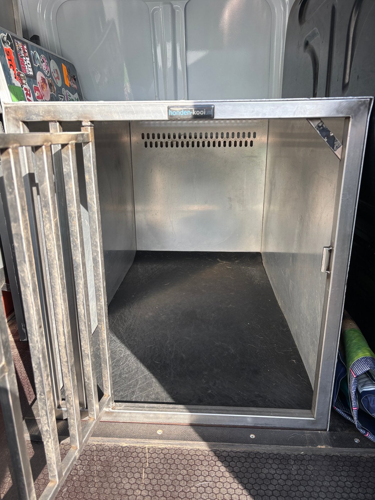 RVS hondenauto kennel, Ophalen, Zo goed als nieuw