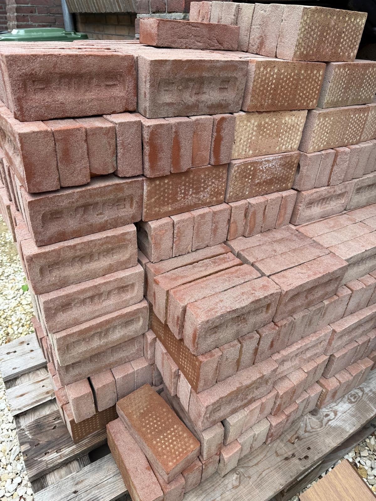 Rode bakstenen beschikbaar 250 stuks, Ophalen, Nieuw, Bakstenen