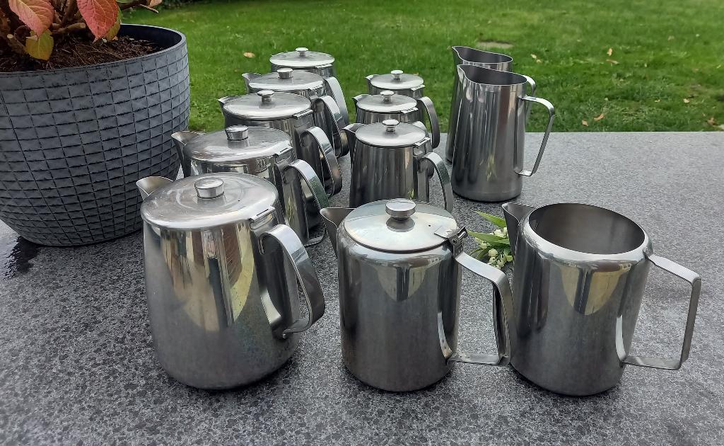 Koffie- thee- melk RVS schenkkannen Italy Alfra Alessi., Huis en Inrichting, Keuken | Keukenbenodigdheden, Gebruikt, Ophalen, Theepot/fluitketel