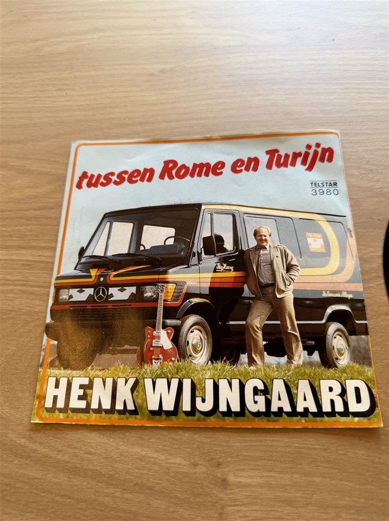 Henk wijngaard - Tussen rome en turijn, Ophalen of Verzenden, Zo goed als nieuw, Nederlandstalig