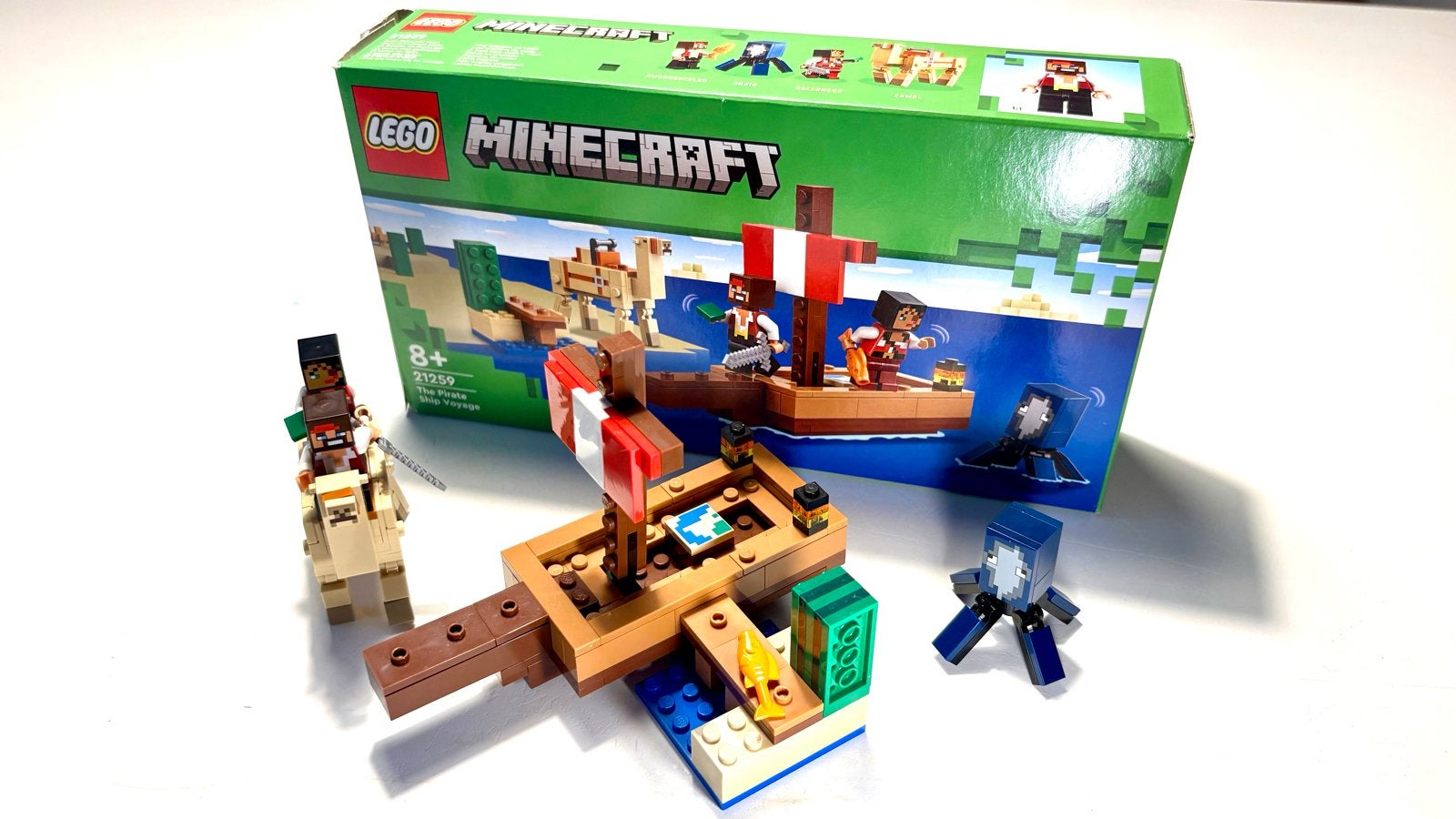 LEGO Minecraft The Pirate Skip Voyage (21259) met doos, Kinderen en Baby's, Ophalen of Verzenden, Zo goed als nieuw, Minifiguren serie