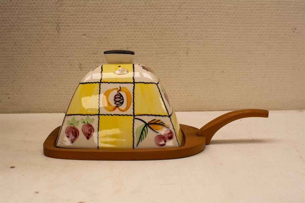 Vintage Kaasstolp met houten plankje 39001, Ophalen of Verzenden, Gebruikt, Aardewerk, Bord(en)