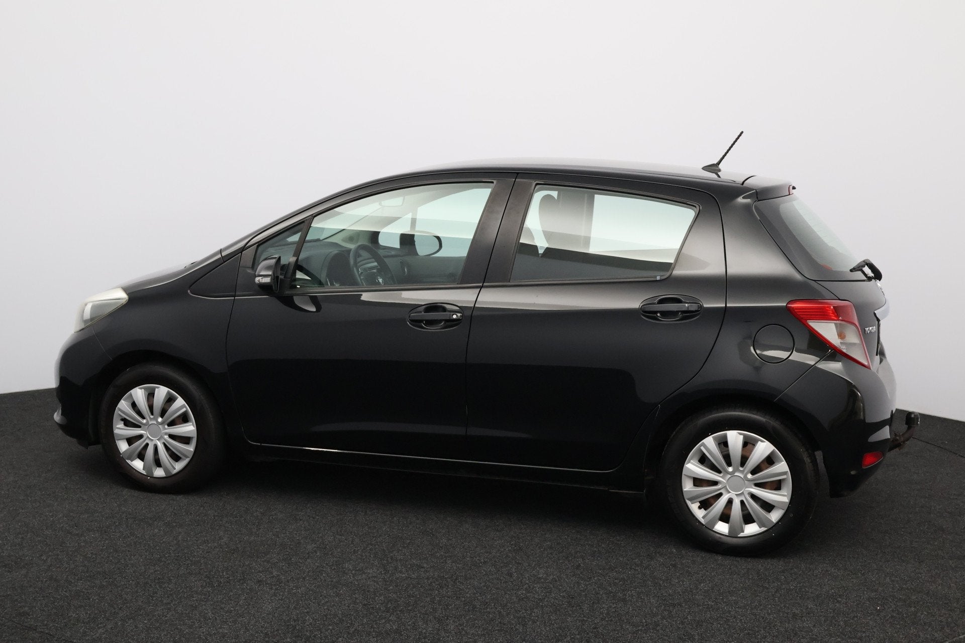 Toyota Yaris 1.0 VVT-i Aspiration/ Trekhaak/ Airco/ Navi/ Bl, Auto's, Euro 5, Stof, Gebruikt, Zwart