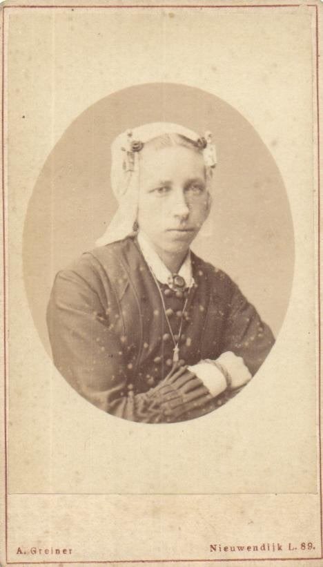 CDV- A.Greiner -Nieuwendijk -Amsterdam- oorijzer + Muts, Gebruikt, Foto, Ophalen of Verzenden, Voor 1940