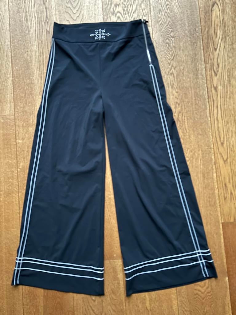 High Tech zwarte wijde broek maat 40 travelstof, Kleding | Dames, Maat 38/40 (M), Zwart, Ophalen of Verzenden, Zo goed als nieuw