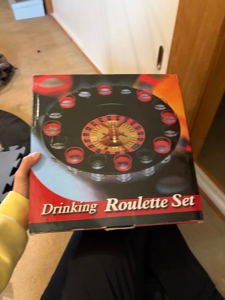 Shotjes roulette - Het ultieme drankspel voor feestjes!, Vijf spelers of meer, Ophalen of Verzenden, Nieuw